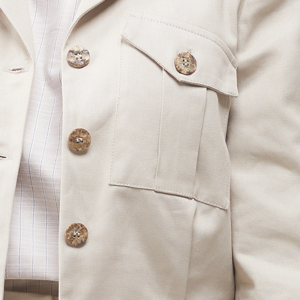 uniformes-com-algodao-detalhes-jaqueta-botao-madreperola